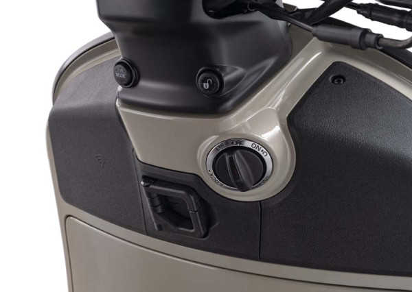 Dibanderol Rp176 Juta, Vespa GTV Makin Nyaman Pakai Keyless