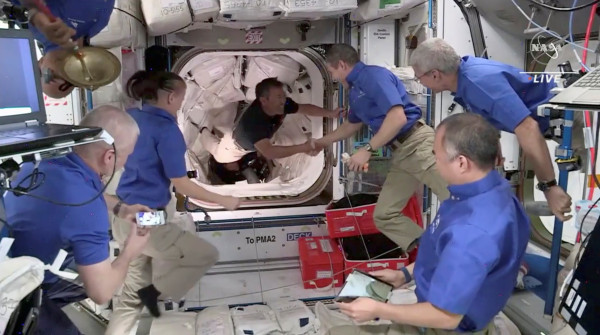 Terlalu Lama di Luar Angkasa Ternyata Bikin Astronot Rentan Terkena Virus