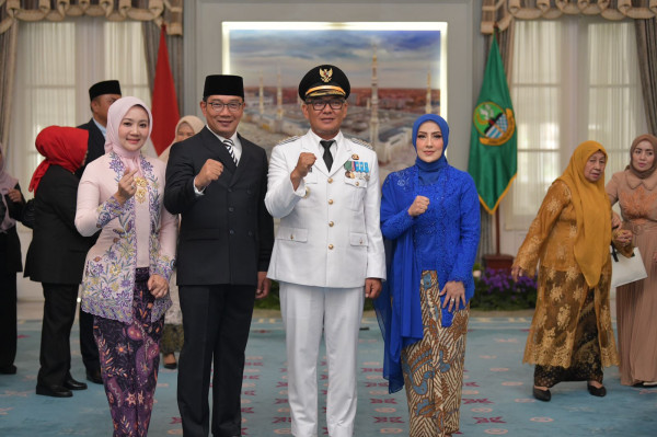 Iwan Setiawan Resmi Jabat Bupati Bogor Defenitif, Ridwan Kamil: Seribu Persen Mohon Didukung