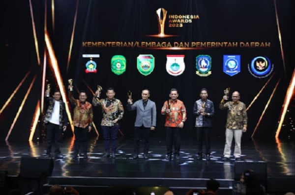 Tingkatkan Kualitas Pelayanan Publik, Pemprov Sulbar Terima Penghargaan Indonesia Awards 2023