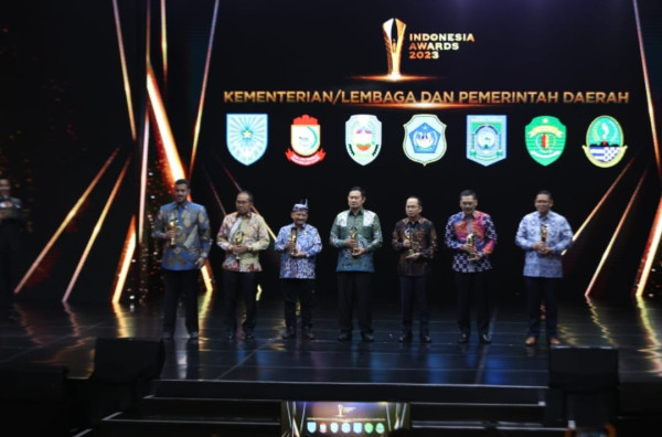 Lorong Wisata Sukses Hantarkan Pemkot Makassar Raih Indonesia Awards 2023