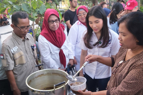 Gelar Makan Gratis Gerobak Perindo, Angela Tanoesoedibjo Komitmen Dukung UMKM
