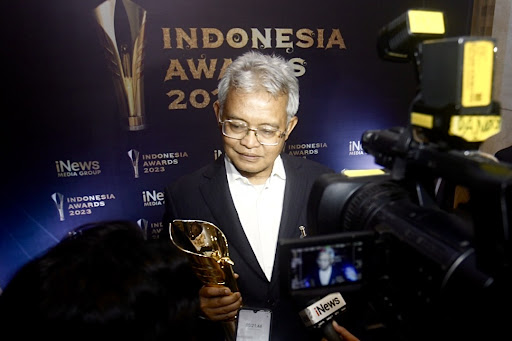 Tak Henti Lakukan Inovasi, bankjatim Raih Indonesia Awards 2023