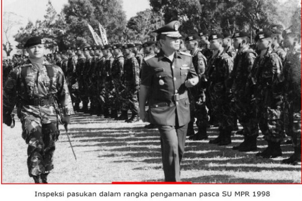 Keajaiban Doa Ibu Antarkan Penjual Es Lilin Menjadi Jenderal TNI yang Disegani