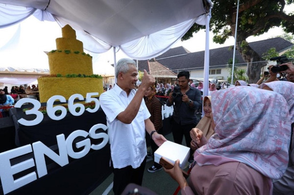 Penyapu Jalan dan Petani Datangi Rumah Dinas Ganjar Sampaikan Ucapan Terima Kasih