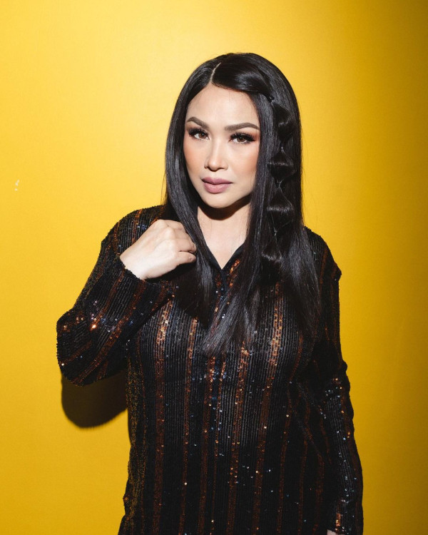Intip Penampilan Titi DJ di Usia Kepala 50an, Bikin Pangling hingga Ubah Gaya Rambut