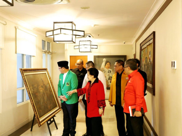 Momen OSO, Megawati, Mardiono, dan HT Foto Bareng di Depan Lukisan Bung Karno