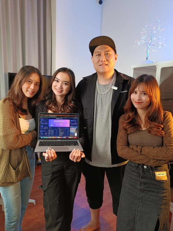 Berhasil Raih Omzet Puluhan Miliar, Kisah 3 Kreator Pecahkan Rekor Penjualan Live Shopping di TikTok Shop