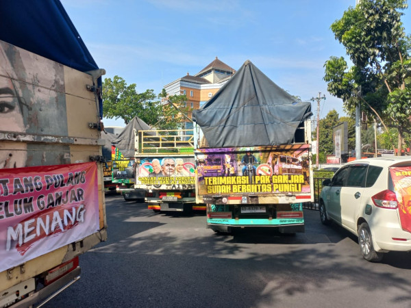 Ketika Ratusan Truk Beri Salam Perpisahan dan Ucapan Terima Kasih ke Ganjar Pranowo