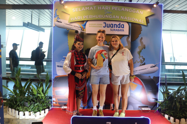 Bandara-bandara Angkasa Pura 1 Meriahkan Hari Pelanggan Nasional dengan Bagi-bagi Souvenir