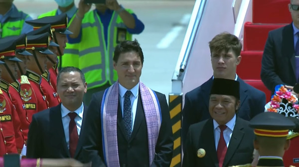 Gaya Santai Putra PM Kanada Justin Trudeau yang Ikut Hadiri KTT ke-43 ASEAN