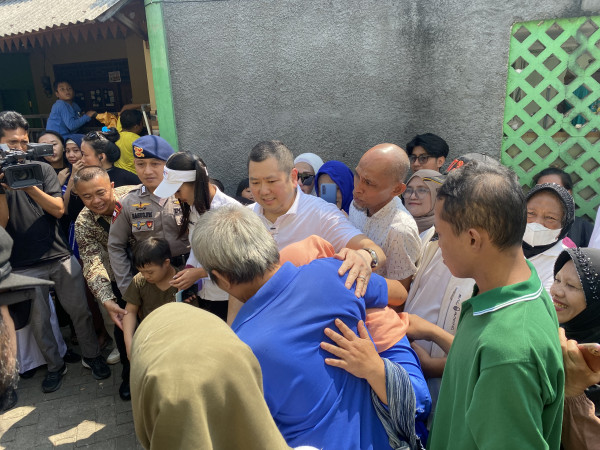 Momen Haru Pedagang Jamu Gendong di Tangerang Dapat Uang Kaget dari Hary Tanosoedibjo
