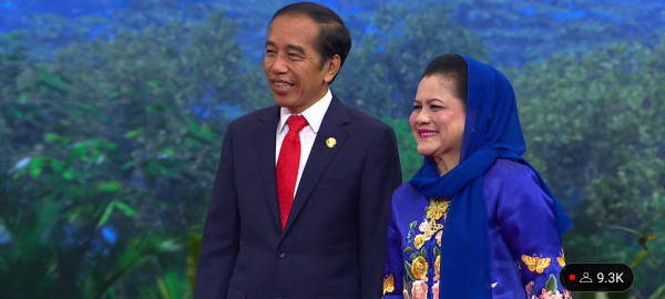 3 Potret Anggun Iriana Jokowi Berkebaya Biru di Opening Ceremony KTT ke-43 ASEAN