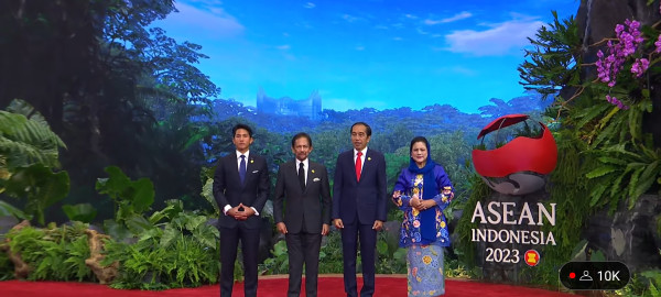 Pesona Pangeran Mateen yang Dampingi Sultan Brunei di KTT ke-43 ASEAN, Ganteng dengan Setelan Jas