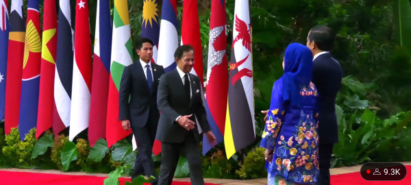 Pesona Pangeran Mateen yang Dampingi Sultan Brunei di KTT ke-43 ASEAN, Ganteng dengan Setelan Jas