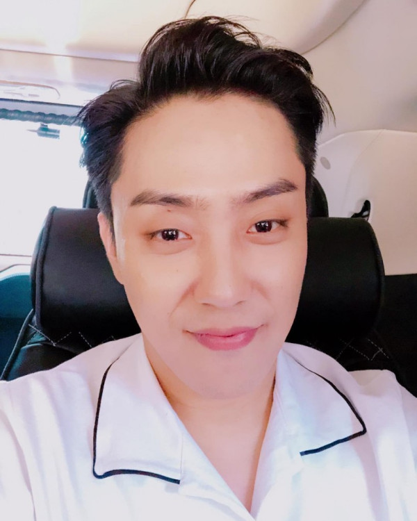 8 Artis Korea dengan Kebiasaan Tidur Paling Aneh, V BTS Suka Nendang dan Jalan