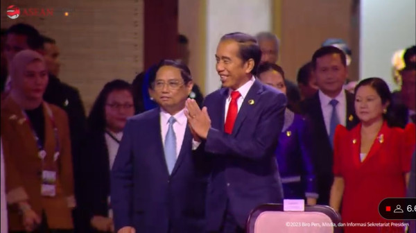 Ini Makna Dasi Merah yang Dipakai Presiden Jokowi di KTT ke-43 ASEAN
