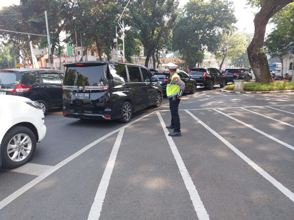 Jakarta Dikepung Kemacetan Imbas Penutupan Sejumlah Ruas Jalan