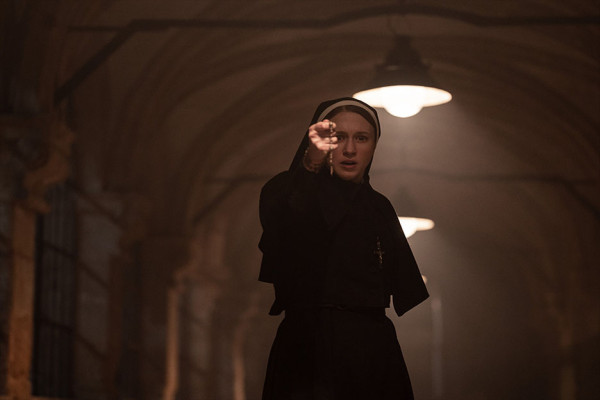 Review Film The Nun 2: Seramnya Solid, Plotnya Banyak Bolong