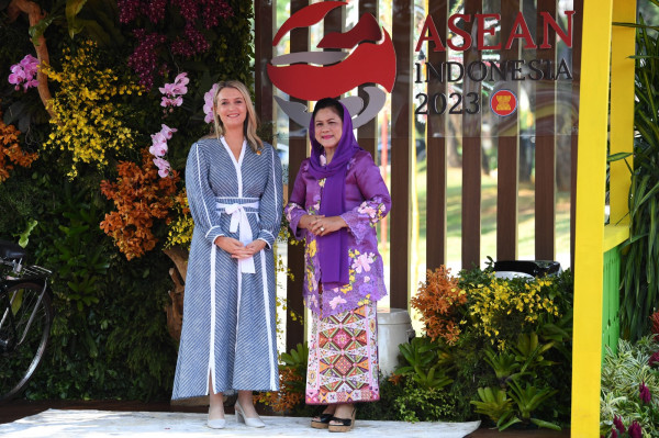 Iriana Jokowi Pimpin Spouse Program KTT ASEAN, Ajak Para Ibu Negara Keliling TMII