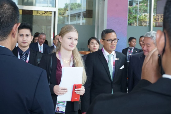 Potret Sandiaga Uno Hadiri KTT ke-43 ASEAN Hari Pertama di JCC