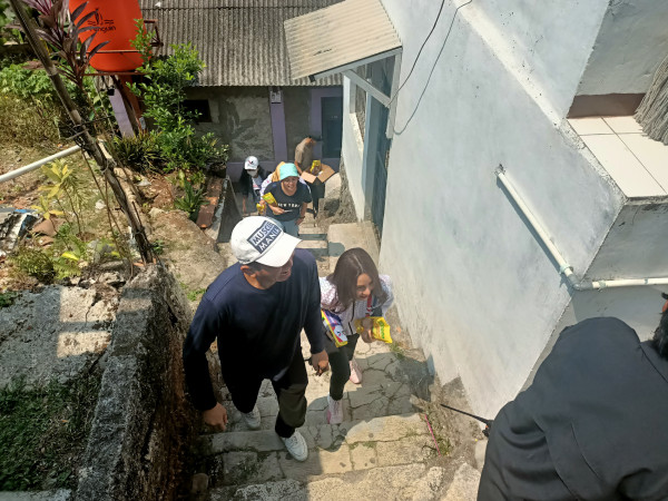 Bacaleg Perindo Blusukan di Pancoran Mas Depok, Warga: Partai Baru Hebat, Semoga Sukses