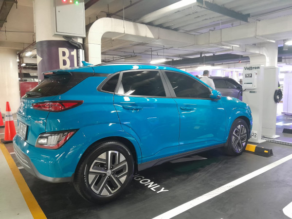 Jaringan SPKLU Milik Voltron Makin Menggurita, Kini Hadir di Senayan City