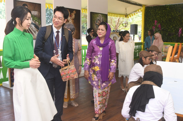 Iriana Jokowi Pimpin Spouse Program KTT ASEAN, Ajak Para Ibu Negara Keliling TMII
