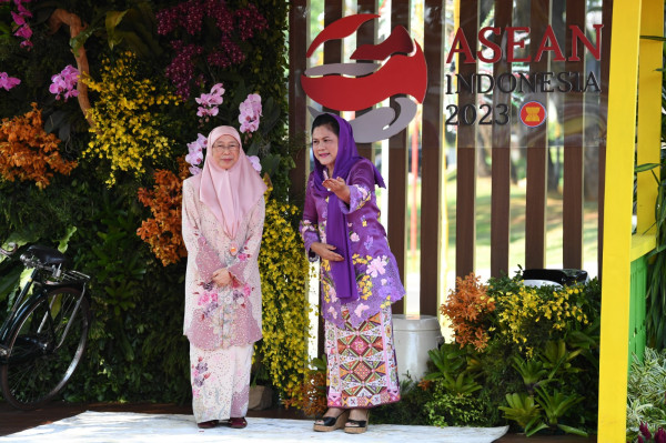 Iriana Jokowi Pimpin Spouse Program KTT ASEAN, Ajak Para Ibu Negara Keliling TMII