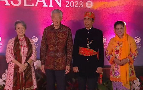 8 Potret Ibu Negara di Gala Dinner KTT ke-43 ASEAN, Cantik-Cantik Pakai Kain Batik