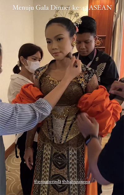 Cantiknya Yura Yunita Pakai Kebaya Nuansa Gold di Gala Dinner KTT ke-43 ASEAN