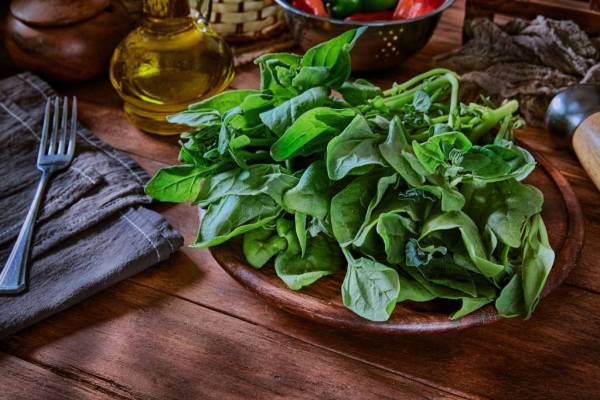 8 Daun Penurun Gula Darah dan Kolesterol Tinggi yang Paling Ampuh