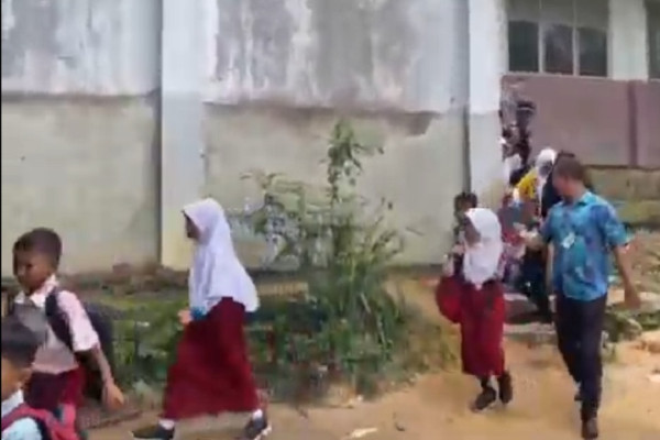 Batam Mencekam! Bentrok Pecah di Pulau Rempang, Polisi Tembakkan Gas Air Mata Bikin Pelajar Pingsan
