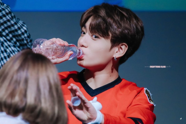 8 Artis Korea yang Punya Kebiasaan Aneh, Jungkook BTS Bikin Geleng-geleng Kepala