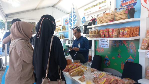 Dapat Modal & Inkubasi Bisnis, UMKM Pesta Rakyat Simpedes BRI Sukses Jadi Produsen Snack di Jatim