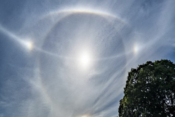 10 Fenomena Aneh di Langit, Ada Penampakan Pusaran Cahaya