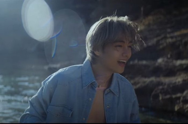 Teori Video Musik Slow Dancing dari V BTS, Lirik serta Terjemahan Lagunya