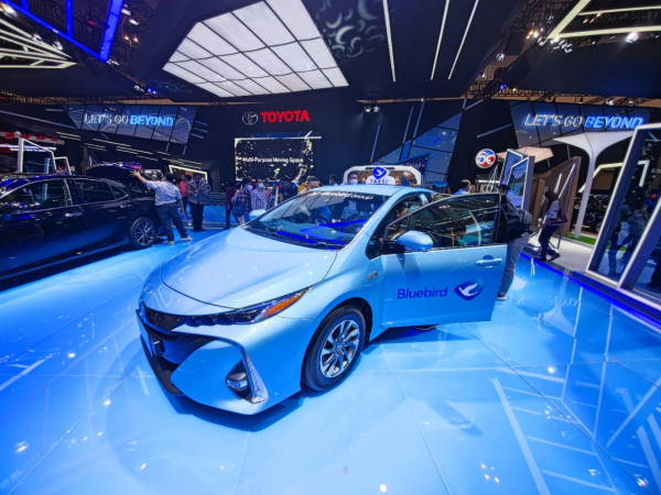 Konsistensi dan Komitmen Blue Bird Menghadirkan Mobilitas Berkelanjutan