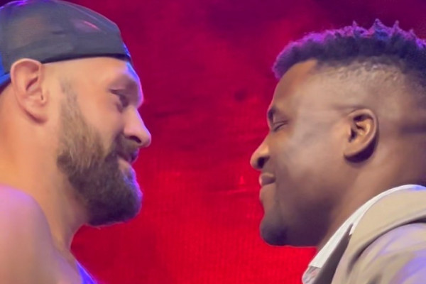 Kalah dari Francis Ngannou, Tyson Fury Sembunyikan Mukanya dari Publik