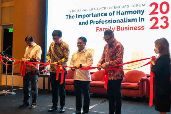 Bahas Pentingnya Kewirausahaan pada Perusahaan Keluarga, UNTAR Fabex RC Gelar Seminar