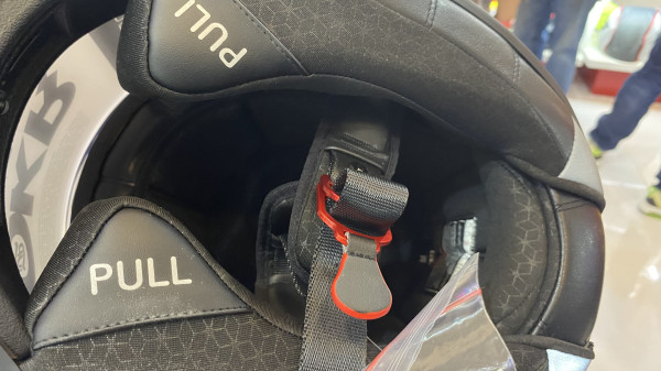 Perbedaan Jenis-jenis Penguncian Helm, Mulai Quick Release, Micro Lock, hingga Double D-ring