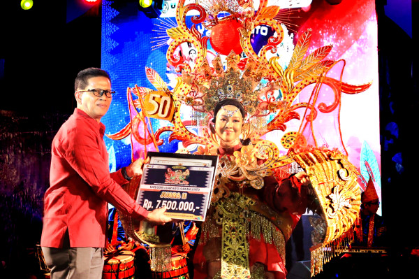 Bukit Asam (PTBA) Dukung Pelestarian Songket Silungkang Khas Sawahlunto