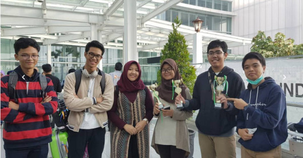 Riwayat Pendidikan Anak Ganjar Pranowo, Muhammad Zinedine Alam Ganjar, Sama-sama Kuliah di UGM