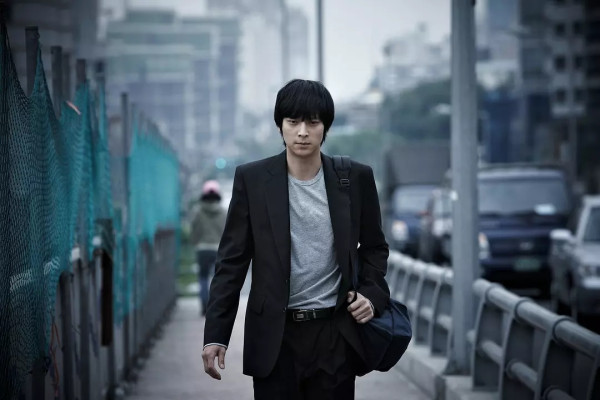 6 Film Korea Terlaris yang Dibintangi oleh Kang Dong-Won, Ada Bareng Kim Woo-Bin