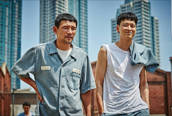 6 Film Korea Terlaris yang Dibintangi oleh Kang Dong-Won, Ada Bareng Kim Woo-Bin