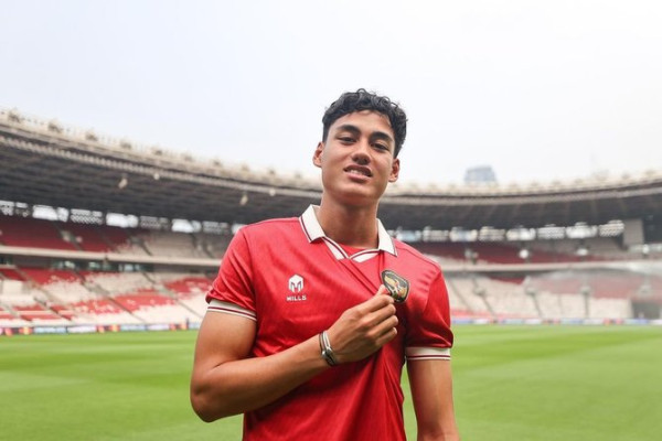 3 Potret Rafael Struick yang Bikin Netizen Cewek di Indonesia Meleleh