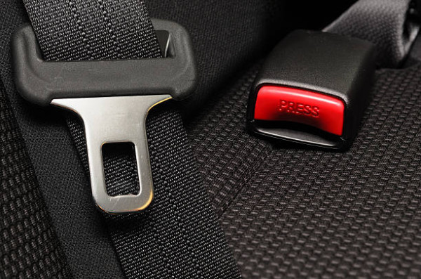 5 Tips Mengatasi Sabuk Pengaman Mobil Macet, Cepat dan Aman!
