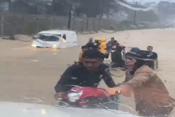 Ngeri! Banjir Bandang Terjang Kawasan Industri Nikel, Ribuan Kendaraan Terendam