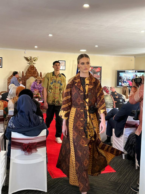 Bincang Fesyen Indonesia di KJRI Cape Town Bikin Takjub Peserta Afrika Selatan