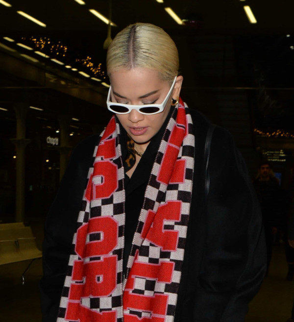 7 Artis Hollywood Ini Sering Naik Transportasi Umum, Rihanna Tak Gengsi Gunakan Kereta Bawah Tanah